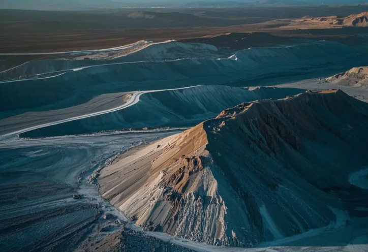 معدات عملية استخراج المعادن الثمينة من المخلفات